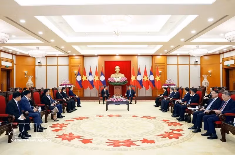 苏林总书记、国家主席会见老挝人民革命党中央政治局委员、老挝政府总理宋赛·西潘敦。