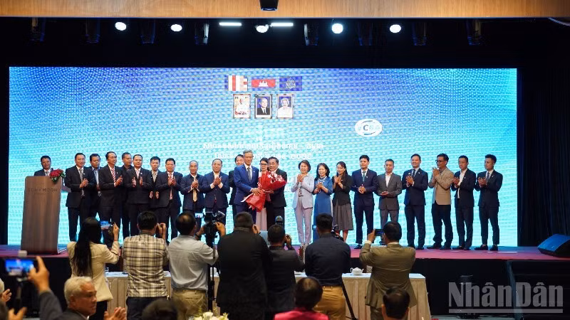越柬企业协会在柬埔寨首都金边召开第一次大会（2025—2029年任期）。（丁长 摄）