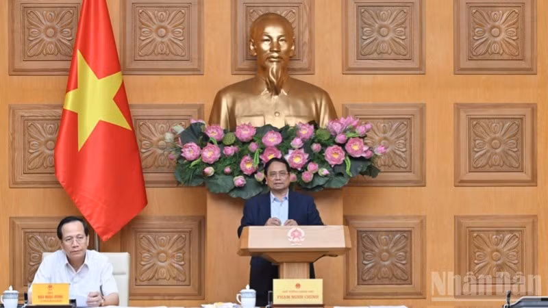 越南政府总理范明正主持会议。