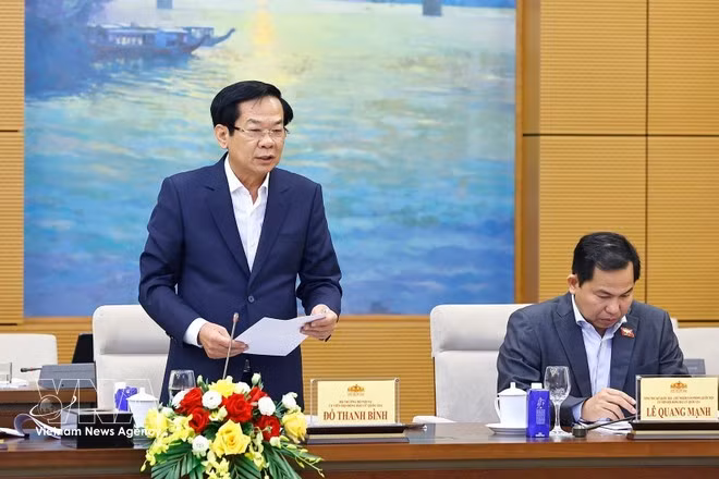 内务部部长杜清平发表讲话。（图片来源：越通社）