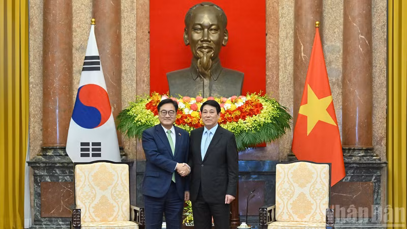 越南国家主席梁强会见韩国国会议长禹元植。