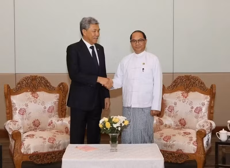 2026年5月19日，马来西亚外长拿督斯里莫哈末·哈桑（左）与缅甸外长丁貌瑞在内比都会晤。（图片来源：缅甸外交部）
