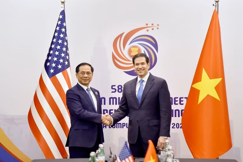 越南政府副总理兼外长裴青山和美国国务卿鲁比奥。（图片来源：越通社）