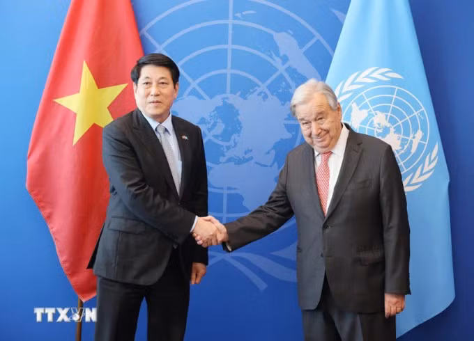 越南国家主席梁强会见联合国秘书长安东尼奥·古特雷斯。（图片来源：越通社）