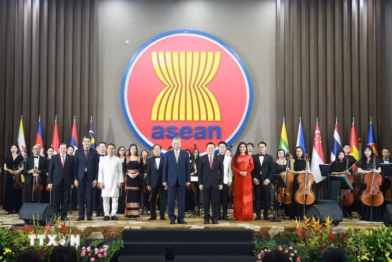 越共中央总书记苏林3月10日出席越南加入东盟30周年纪念活动。