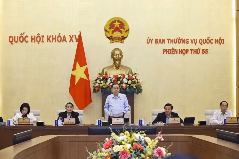 国会常务委员会对第十六届国会第一次会议筹备工作提出意见。