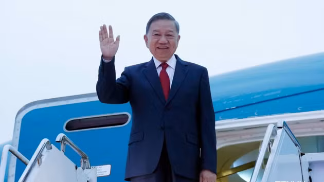 苏林总书记、国家主席抵达纽约，开始出席第81届联合国大会一般性辩论之行。