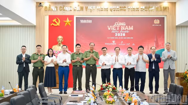 与会代表合影。