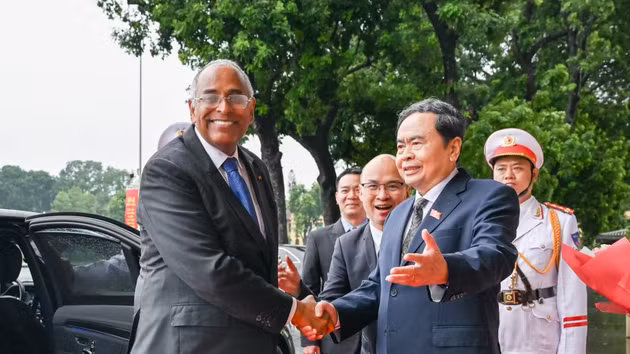 国会主席陈青敏欢迎科特迪瓦国民议会议长帕特里克·阿希访越。