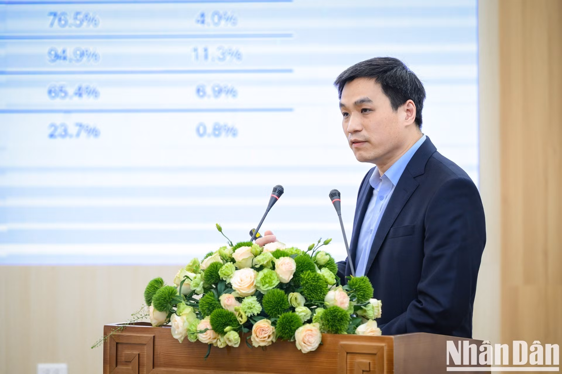 越南眼科协会副主席、103军医院副院长阮廷银大校、副教授、医学博士就“近视大流行及当前治疗”发表的参论引起了广泛关注。
