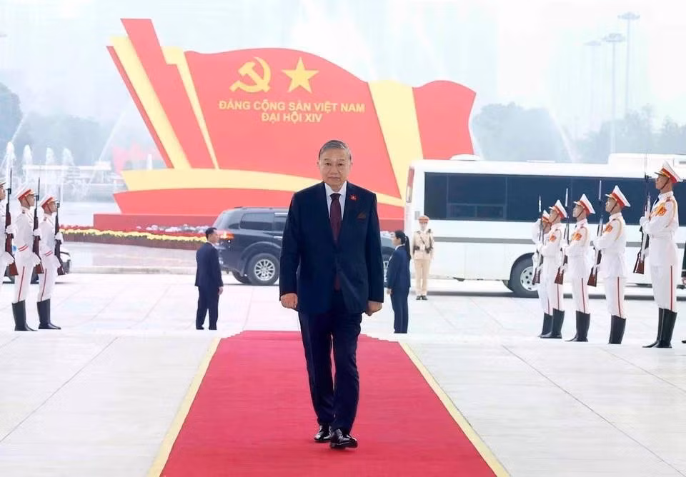 越南党和国家领导人前往河内国家会议中心出席大会预备会议【组图】