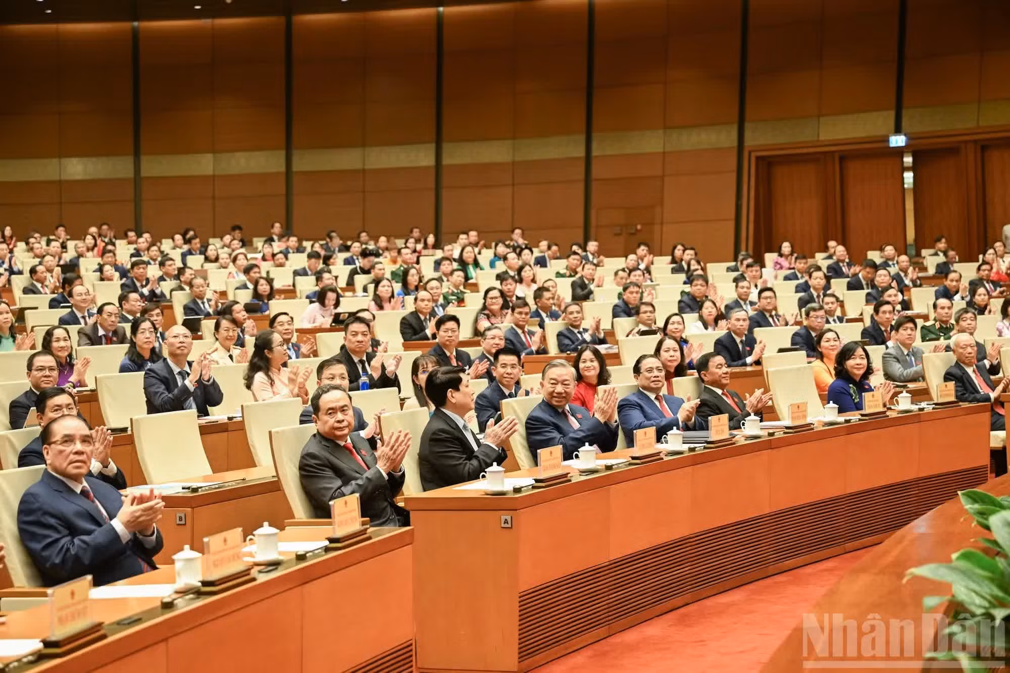 党、国家领导人和原党、国家领导人出席开幕式。