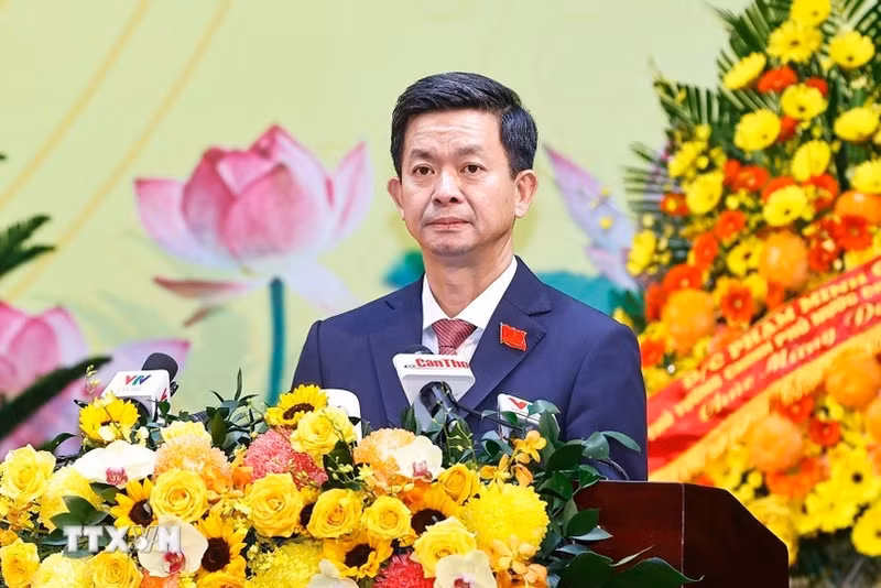 芹苴市市委书记、出席十四大的芹苴市代表团团长黎光松。（图片来源：越通社）