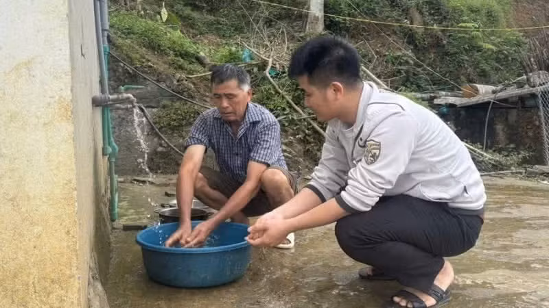 管箔乡纳文村村民们现在可以日常使用清洁的生活用水。