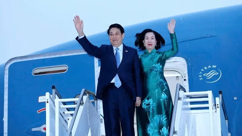 越南国家主席梁强偕夫人及越南高级代表团离开纽约，圆满结束赴美出席第80届联合国大会高级别一般性辩论之行。