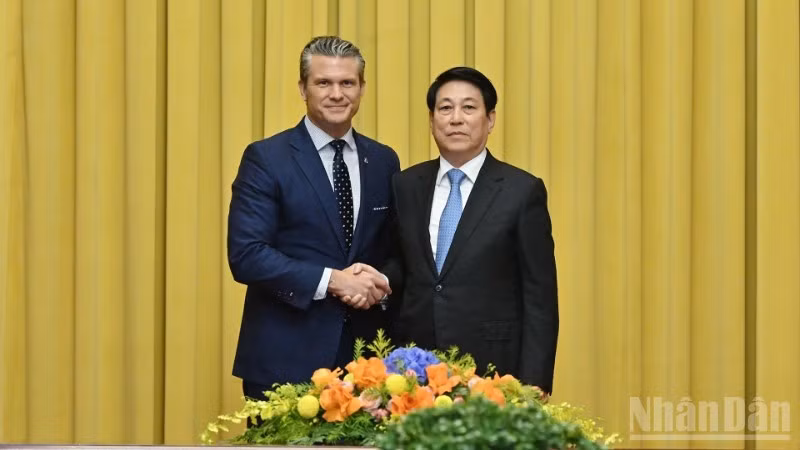 越南国家主席梁强会见美国战争部长皮特·赫格塞思。（水原 摄）