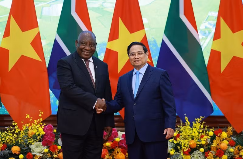 越南政府总理范明正会见南非总统马塔梅拉·西里尔·拉马福萨。