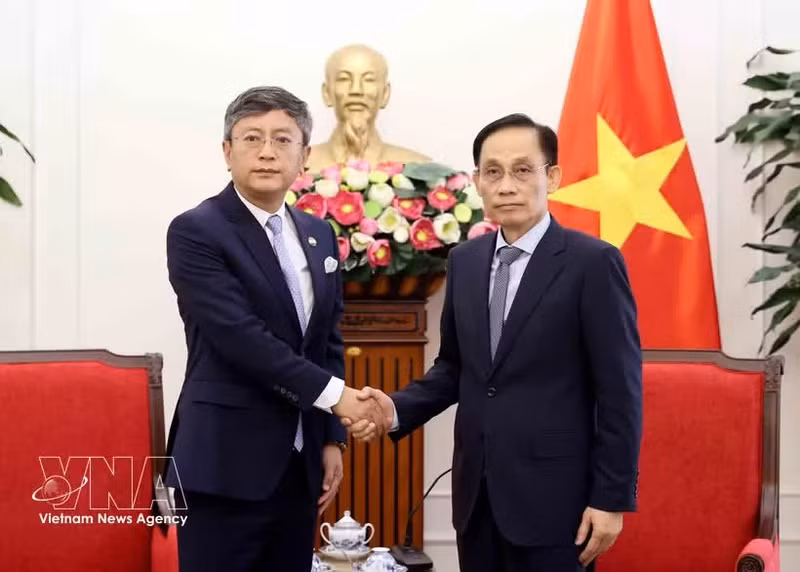 越南外交部部长黎怀忠会见印度驻越南大使哲灵·W·夏尔巴。（图片来源：越通社）