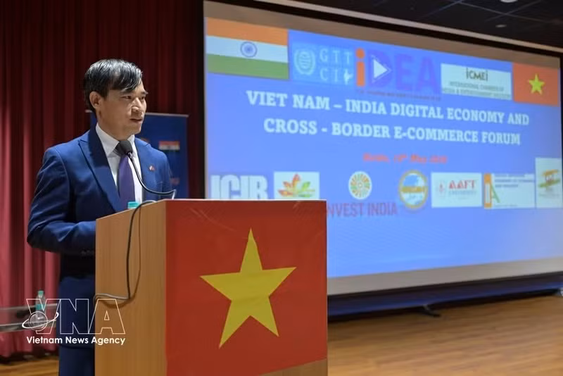 越南驻印度商务参赞裴忠尚在论坛开幕式上致辞。