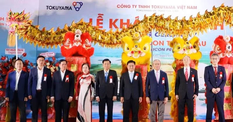 位于越南的德山株式会社工厂竣工仪式。