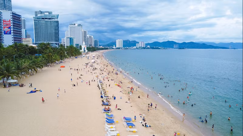 芽庄海滩一角。
