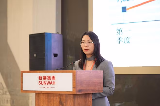 新华·中国企业出海合作中心（河内） 黎秋罗女士，介绍中心使命。