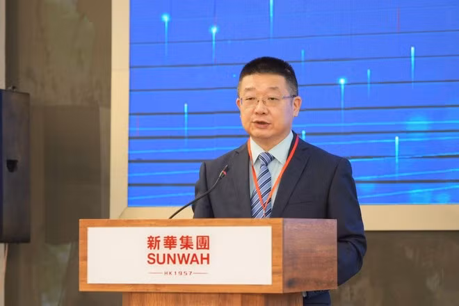 中国驻胡志明市总领事唐立先生。