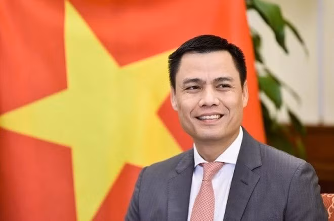 越南外交部副部长邓黄江。