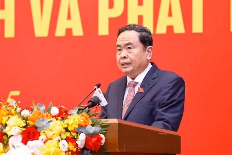 国会主席陈青敏。