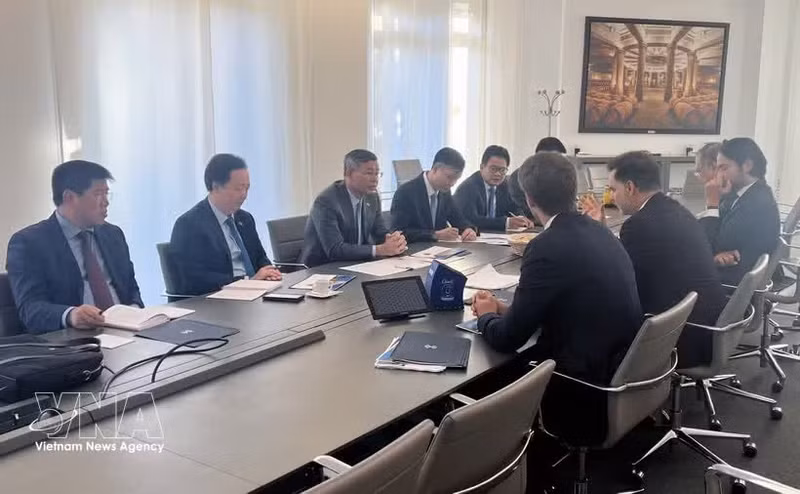 越南财政部长吴文俊与罗斯柴尔德集团（Rothschild & Co）举行工作会谈。