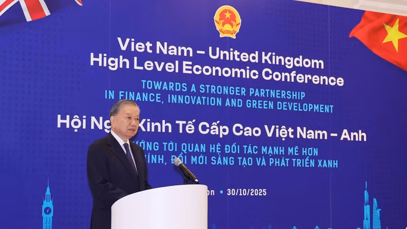 苏林总书记在越英高级别经济会议上发表讲话。（图片来源：越通社）