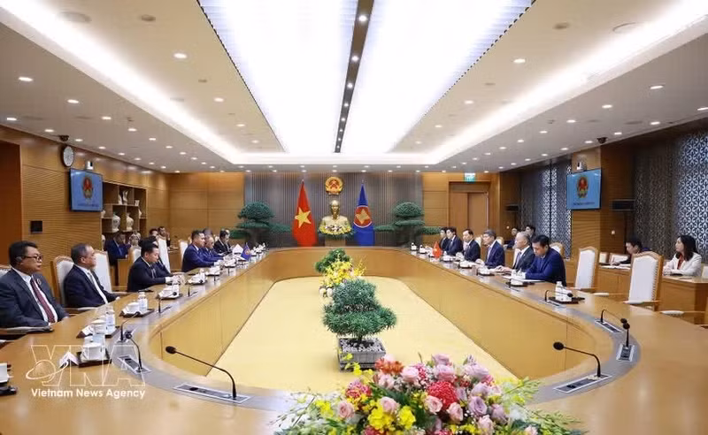政府总理黎明兴会见出席打击通缉犯罪会议的东盟各国代表团团长。（青江 摄）