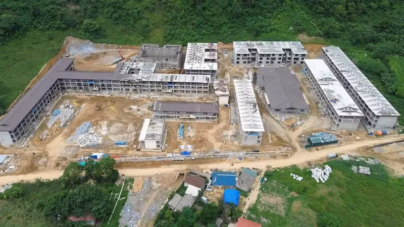 明新小学和初中一贯制寄宿学校的施工现场。
