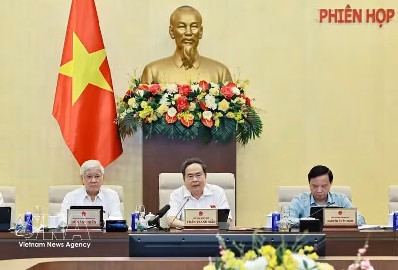 国会主席陈青敏发表讲话。（图片来源：越通社）