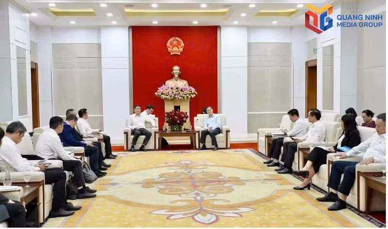 广宁市人民委员会主席裴文康与中国广西壮族自治区人民政府副秘书长、自治区大数据发展局局长赵志刚一行举行工作会谈。