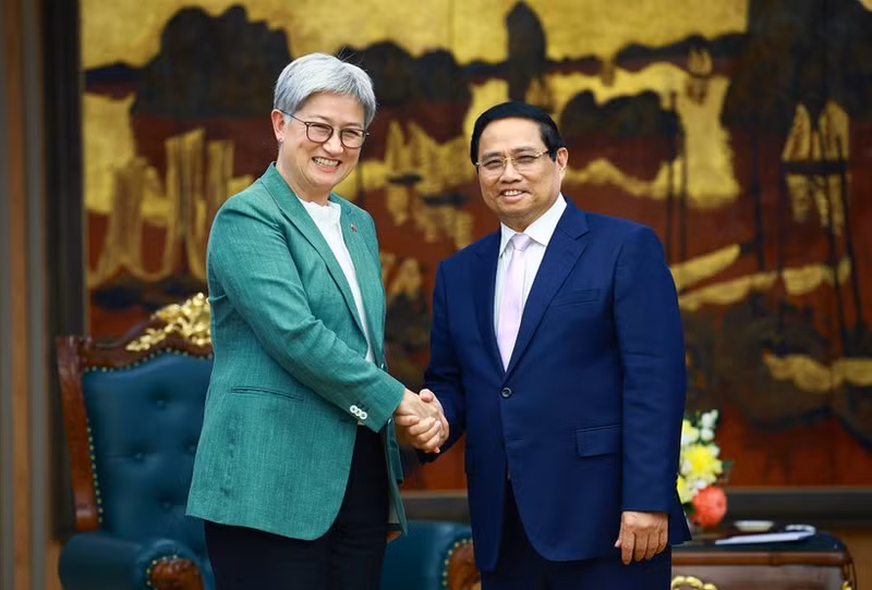 越南政府总理范明正会见澳大利亚外长黄英贤。