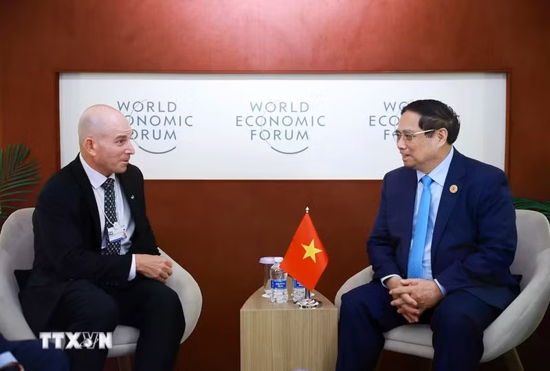 范明正总理会见美国Cisco集团亚太区总裁吴大维。（图片来源：越通社）