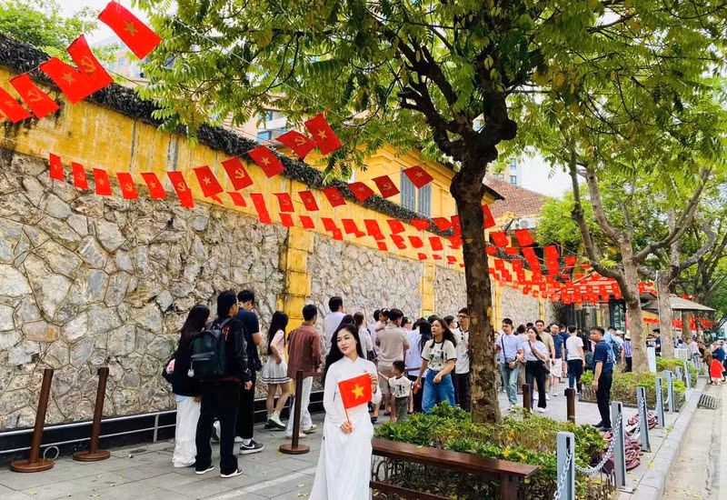 附图。