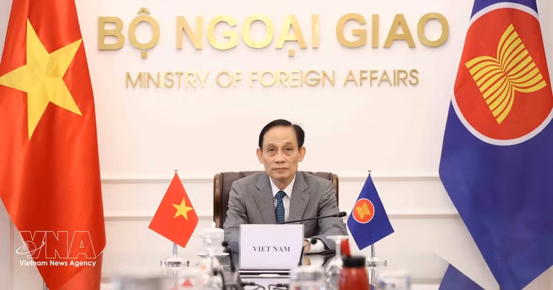 越南外交部长黎怀忠出席会议。