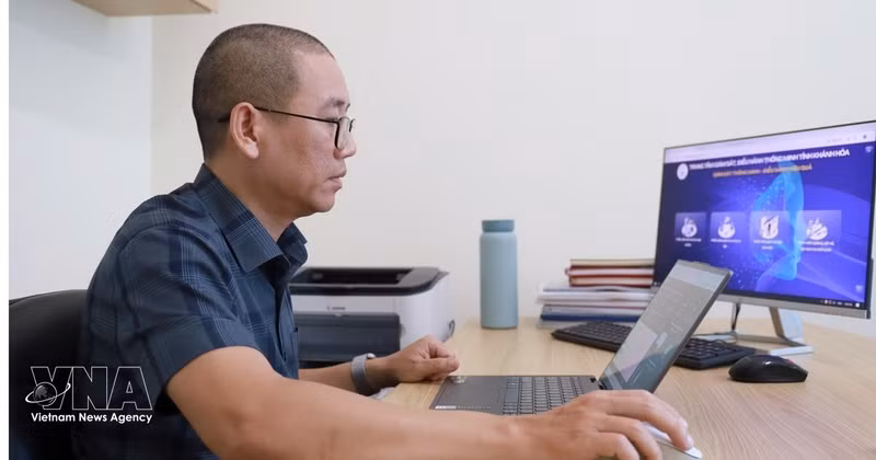 庆和省科学技术厅数字化转型中心的工程师正在执行网络安全保障任务。