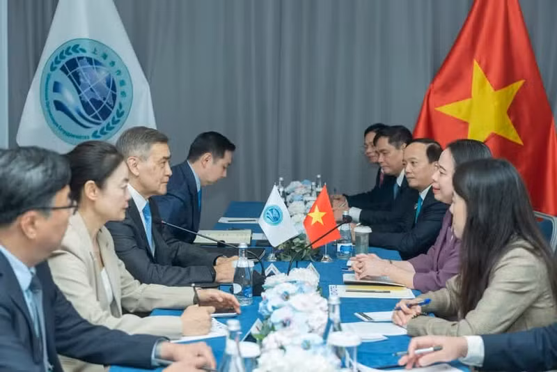 越南国家副主席武氏映春率团会见上海合作组织秘书长叶尔梅克巴耶夫。