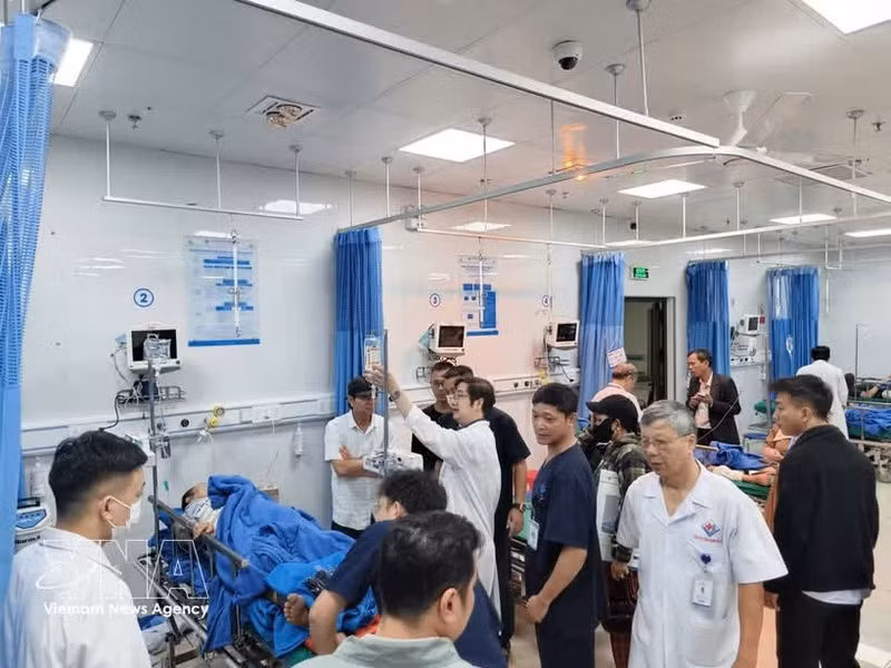 事故伤者在嘉莱雄王医院接受治疗。