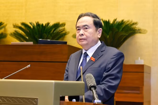 越共中央政治局委员、国会主席、国家选举委员会主席陈青敏主持会议。
