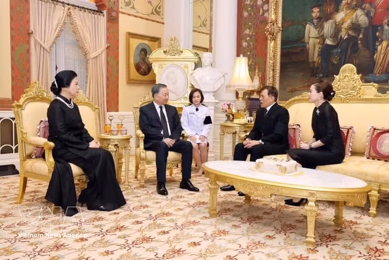 越共中央总书记、国家主席苏林及夫人会见泰国国王玛哈·哇集拉隆功及王后。