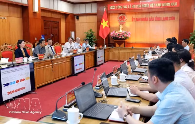 法国开发署（AFD）驻越南代表处与谅山省人民委员会在谅山省举行工作会谈。