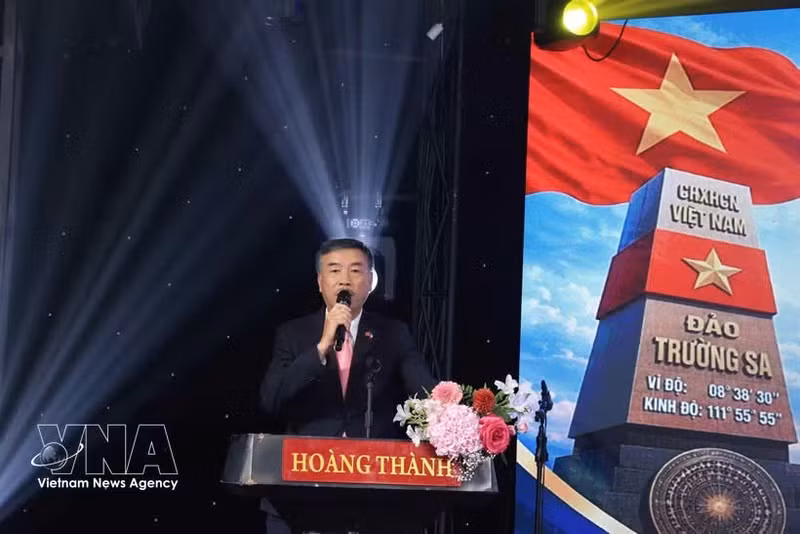 越南驻捷克大使杨怀南在大会上发言。
