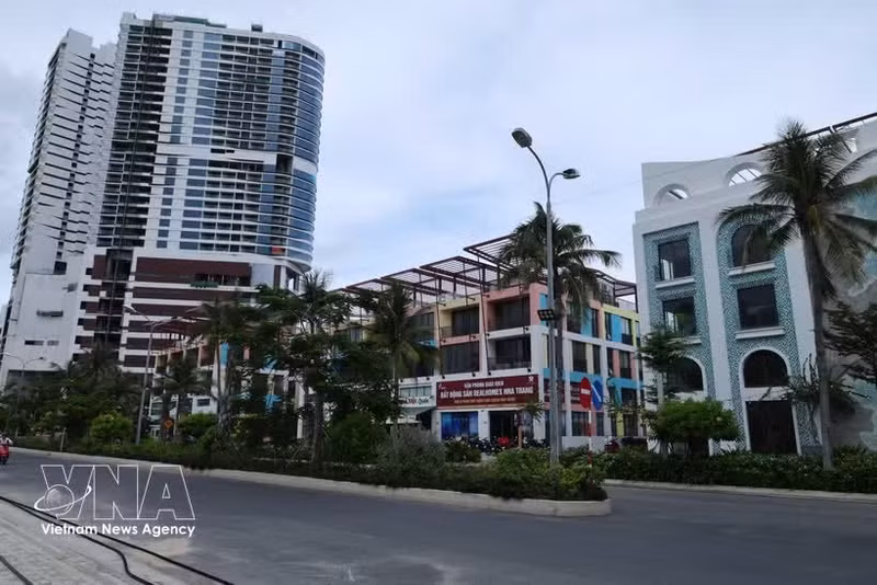 附图：位于庆和省北芽庄坊姑仙山脉和海滩的Vega City项目一角。