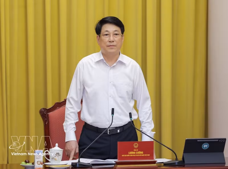 国家主席梁强在主席府主持召开与主席办公厅的例行工作会议。