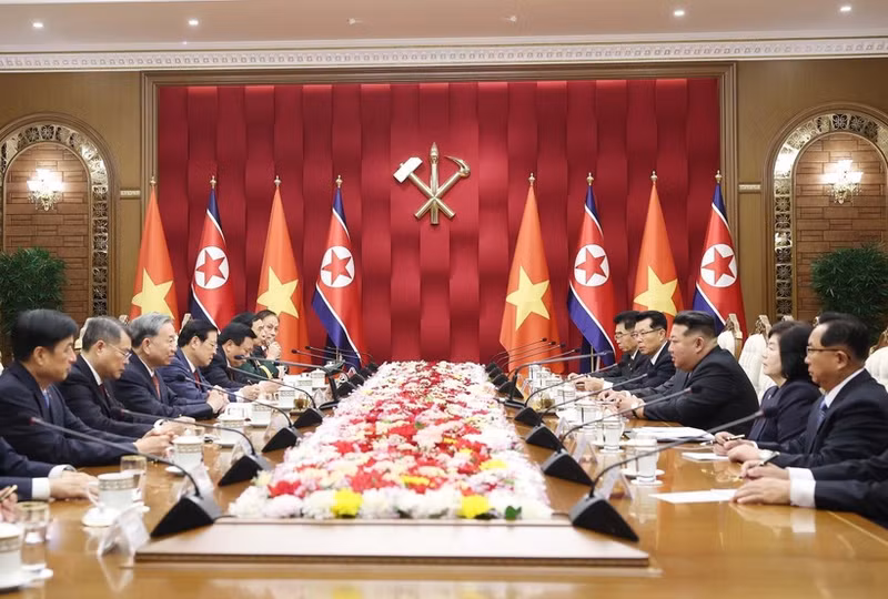 越共中央总书记苏林与朝鲜劳动党总书记、国务委员长金正恩举行会谈。