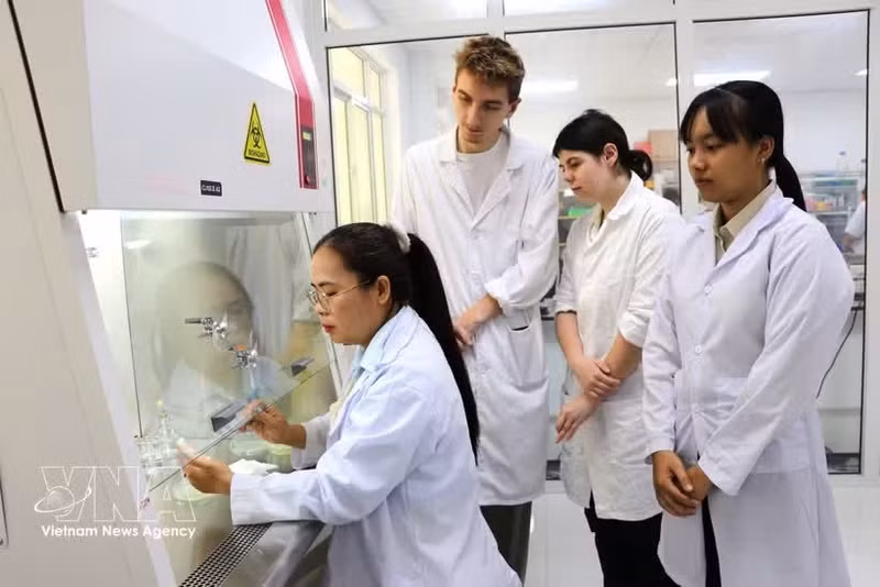 茶荣大学吸引了众多国内外大学生和实习生前来学习与研究。